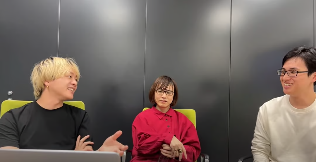 代表取締役・石田と社外取締役・桂と話す金子氏。(YouTubeより)社内でも効果的利他主義の話や「知の生産」に関する話題はよく出てくる。